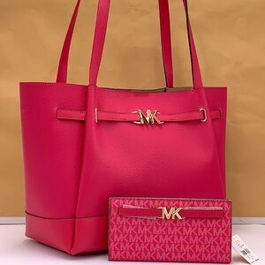 MICHAEL KORS
Reed Large Leather Belted 
Shoulder Handbag & Wallet
Electric Pink